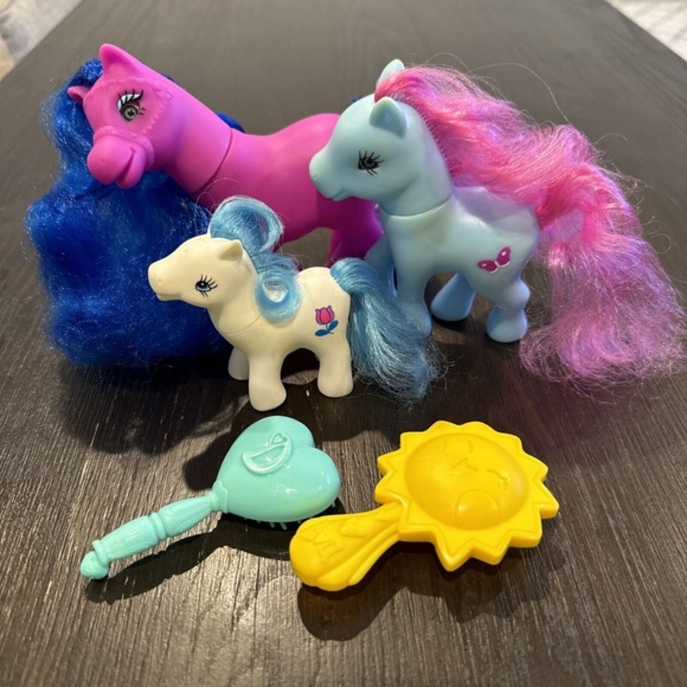 lot of 3 my little pony toys Blue Pink White Brushes